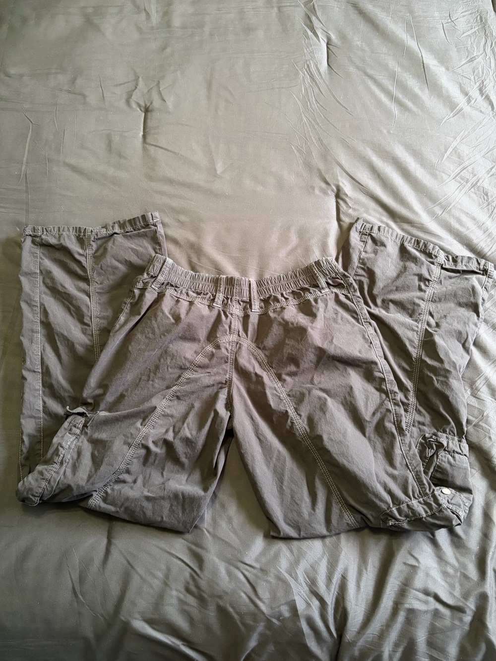 Urban Outfitters BDG black low rise baggy cargo pants w/multiple pockets. Size S - Picture 6 of 7